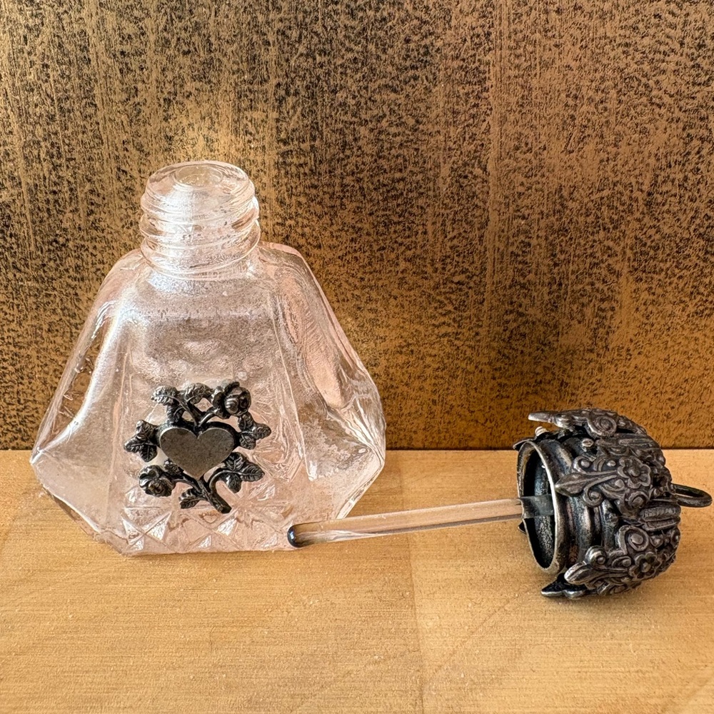 Vintage Style Pale Pink Glass Perfume Vial Pendant Necklace with Delicate Heart - Picture 5 of 8